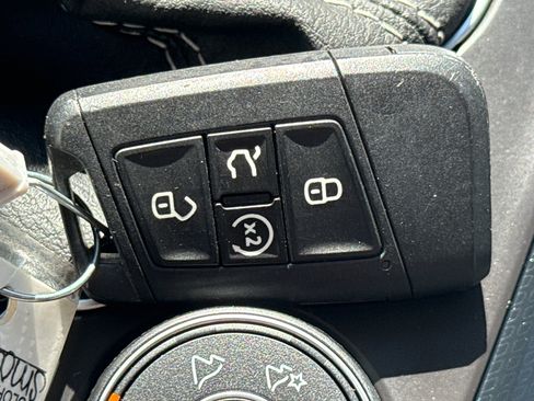Used 2025 Volkswagen Taos SE AWD/4WD image 35