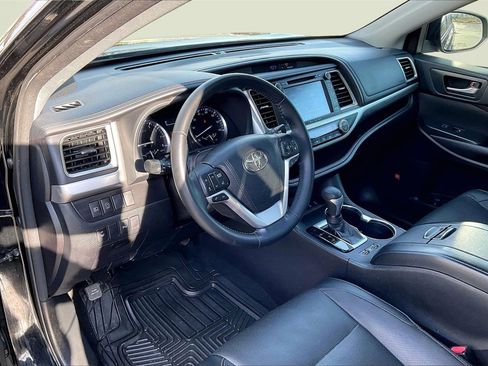 Used 2018 Toyota Highlander Limited image 21