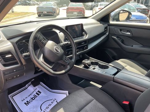 Used 2025 Nissan Rogue SV FWD image 10