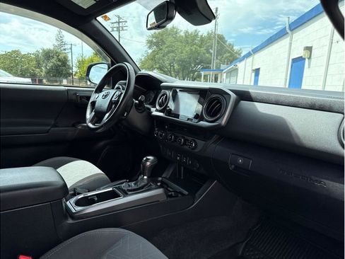 Used 2018 Toyota Tacoma TRD Sport image 22