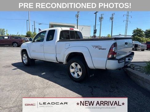 Used 2011 Toyota Tacoma 4x4 Access Cab V6 w/ TRD Sport Pkg image 3