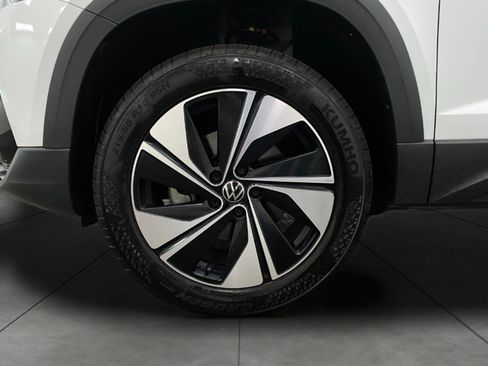 Used 2023 Volkswagen Taos SE w/ Panoramic Sunroof Package AWD/4WD image 12