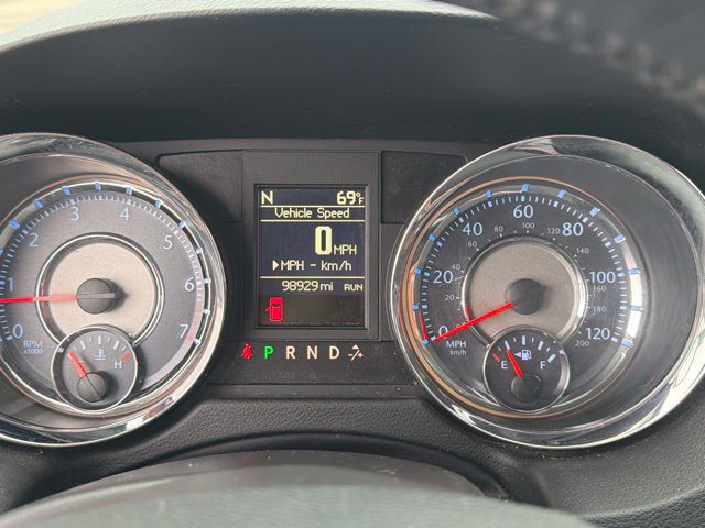 Used 2015 Chrysler Town & Country Touring FWD image 36