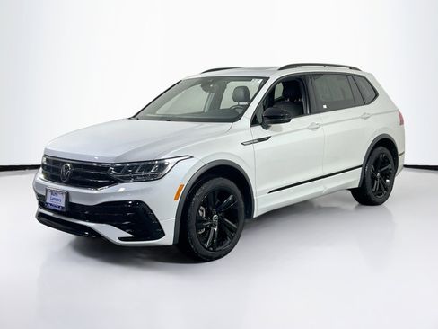 Used 2023 Volkswagen Tiguan SE R-Line image 1