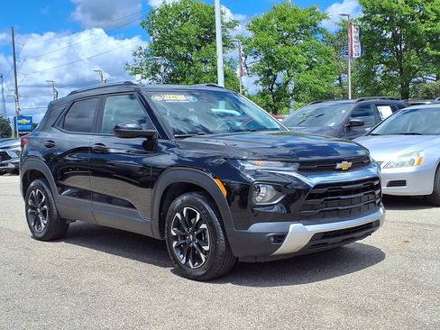 Used 2021 Chevrolet TrailBlazer LT w/ Convenience Package AWD/4WD image 3