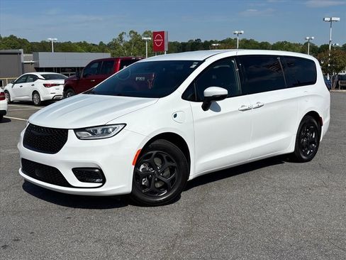 Used 2023 Chrysler Pacifica Touring-L w/ S Appearance Package FWD image 1