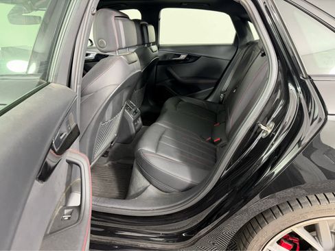 Used 2019 Audi A4 2.0T Prestige image 12