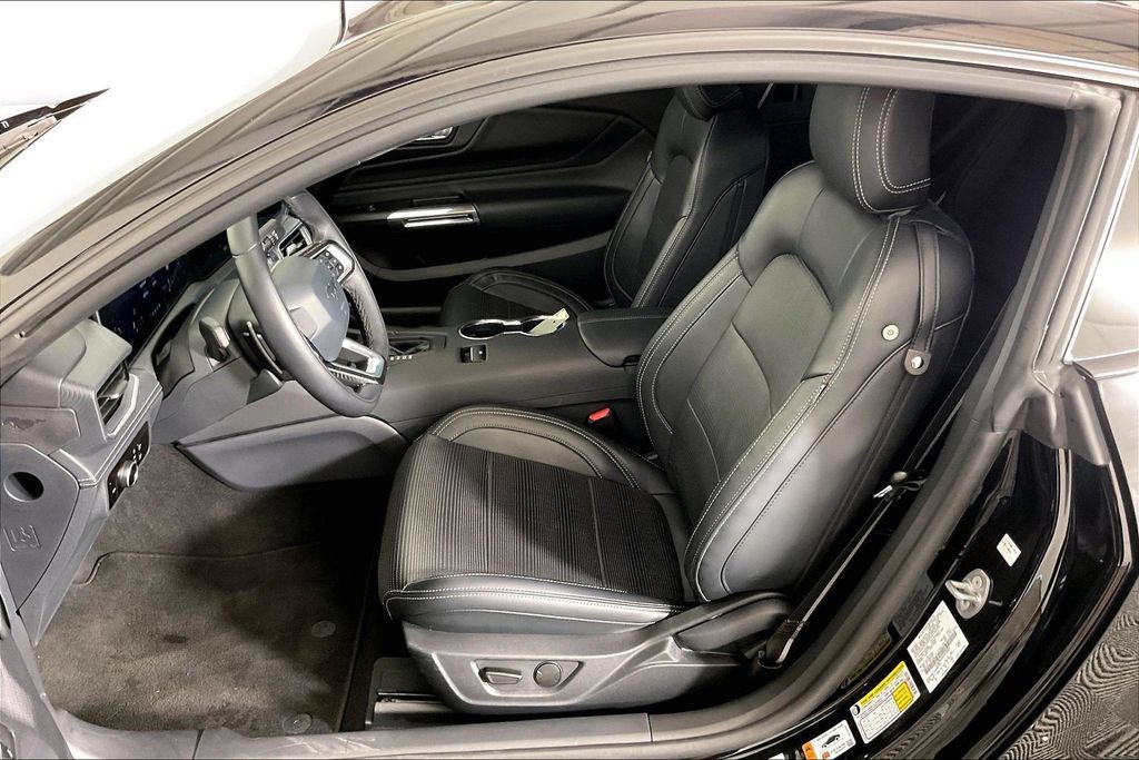 Used 2025 Ford Mustang GT Premium RWD image 27