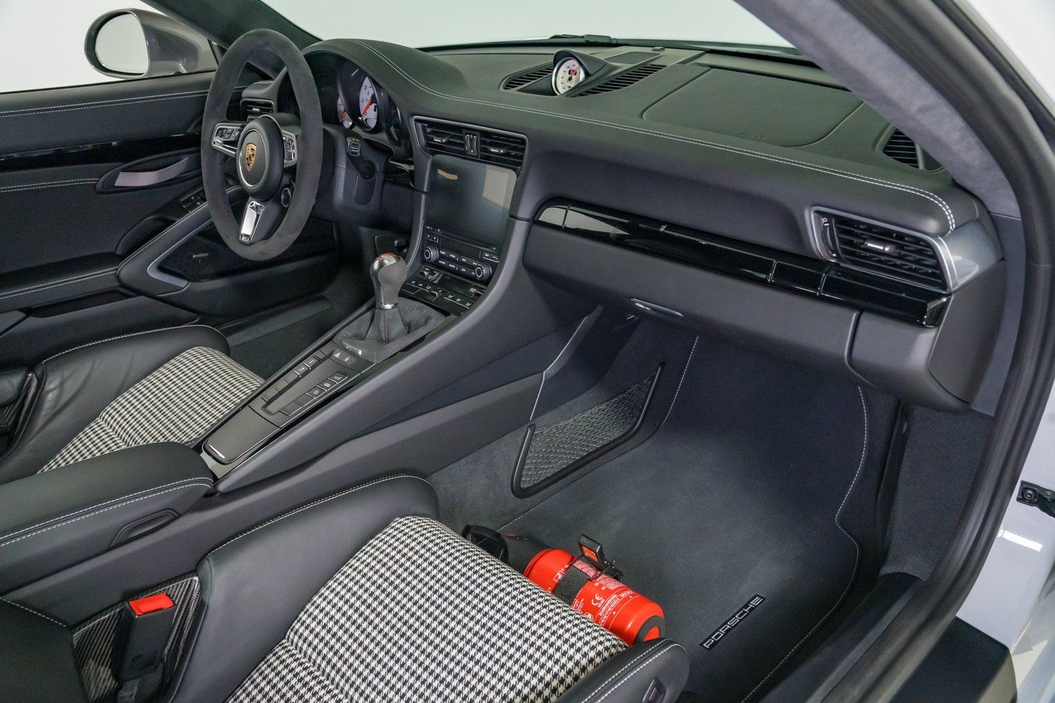 Used 2018 Porsche 911 Carrera T w/ Carrera T Interior Package RWD image 27