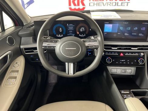 Used 2025 Hyundai Sonata SEL FWD image 13