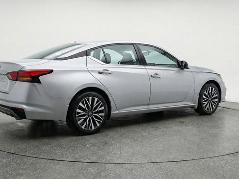 Used 2025 Nissan Altima 2.5 SV image 9