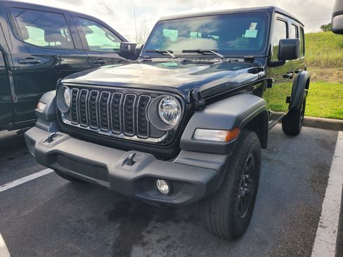 Used 2026 Jeep Wrangler Unlimited Sport AWD/4WD image 2