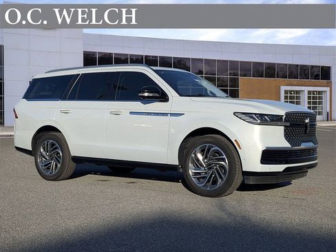 Certified 2025 Lincoln Navigator Reserve image 1