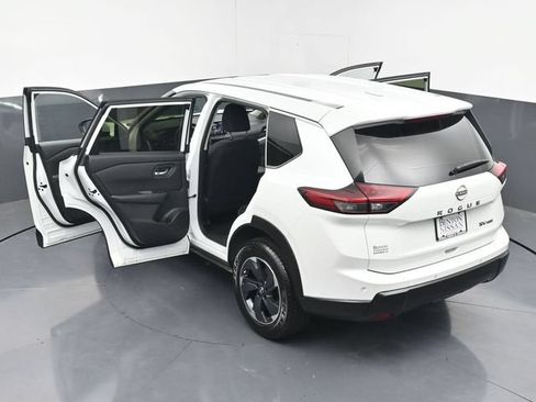 Used 2024 Nissan Rogue SV AWD/4WD image 44