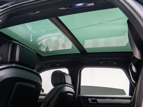 Certified 2023 Porsche Cayenne Platinum Edition image 18