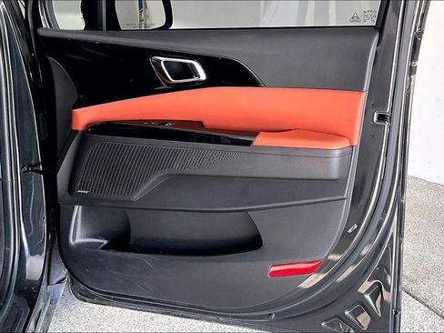 Used 2022 Kia Carnival SX Prestige image 25