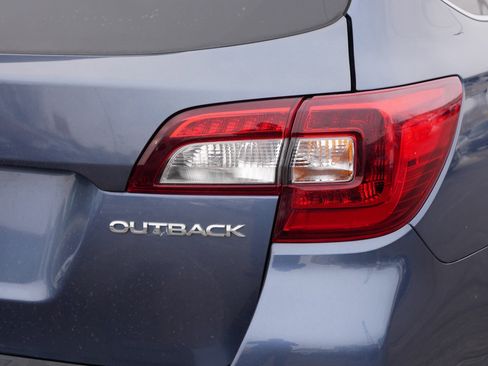 Used 2018 Subaru Outback 2.5i Premium image 17