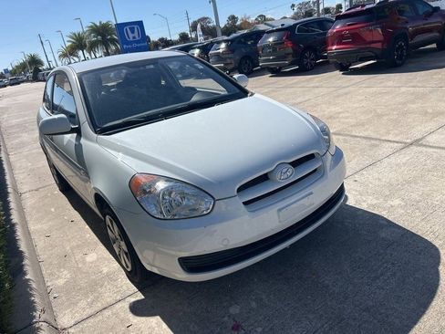 Used 2010 Hyundai Accent GS w/ Premium Pkg 3 FWD image 3