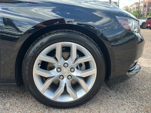 Used 2019 Chevrolet Impala Premier w/ Premier Convenience Package image 21