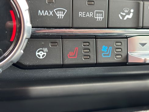 Used 2025 Ford F150 Lariat AWD/4WD image 11