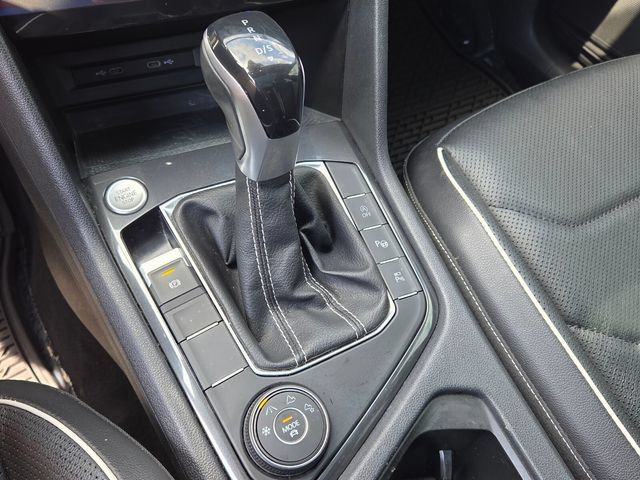 Used 2022 Volkswagen Tiguan SEL R-Line AWD/4WD image 24