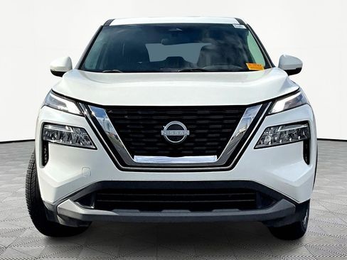 Used 2023 Nissan Rogue SV image 2