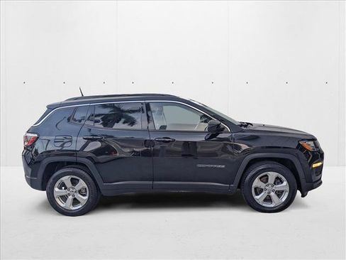 Used 2018 Jeep Compass Latitude image 4