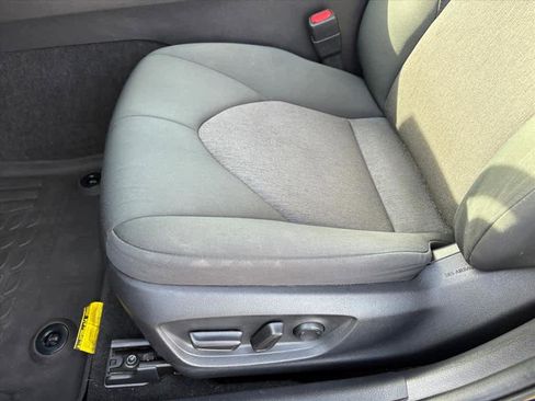 Used 2022 Toyota Camry LE image 23