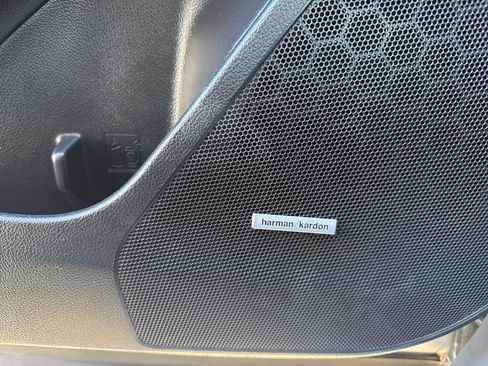 Used 2017 Subaru Forester 2.5i Limited image 18