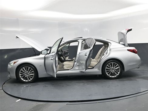 Used 2018 INFINITI Q50 Luxe w/ Essential Package (3.0T Luxe) image 31