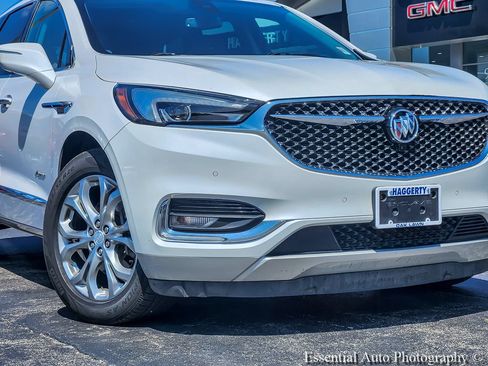 Used 2018 Buick Enclave Avenir w/ Avenir Technology Package AWD/4WD image 2