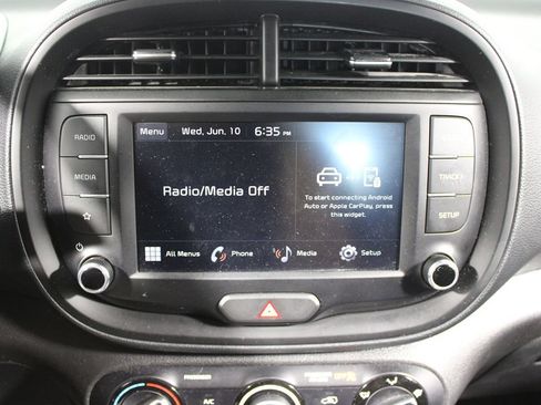 Used 2025 Kia Soul LX w/ LX Technology Package FWD image 12