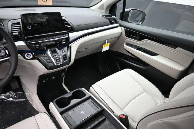 New 2026 Honda Odyssey Touring image 11