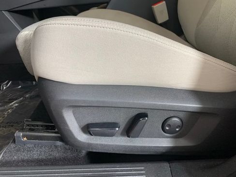 Used 2025 Nissan Rogue SV AWD/4WD image 19