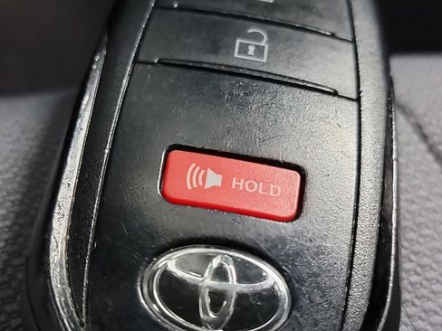 Used 2023 Toyota Corolla Cross SE image 32