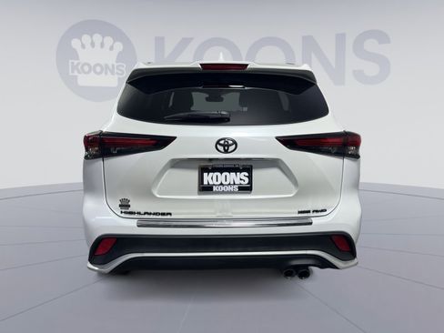 Used 2024 Toyota Highlander XSE AWD/4WD image 10