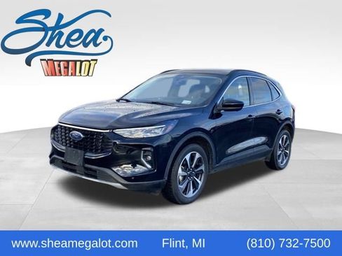 Used 2023 Ford Escape Platinum image 1