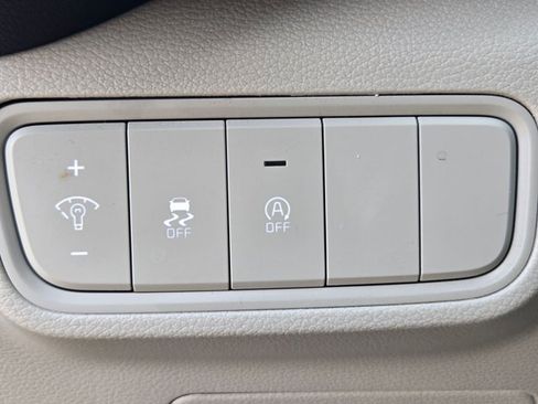 Used 2025 Kia Soul LX w/ LX Technology Package FWD image 11