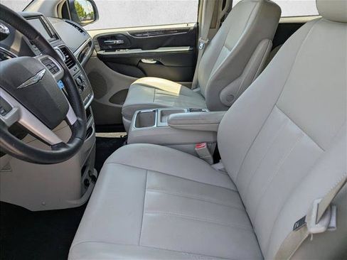 Used 2016 Chrysler Town & Country LX FWD image 22