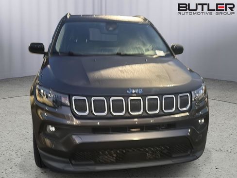 Used 2022 Jeep Compass Latitude FWD image 4