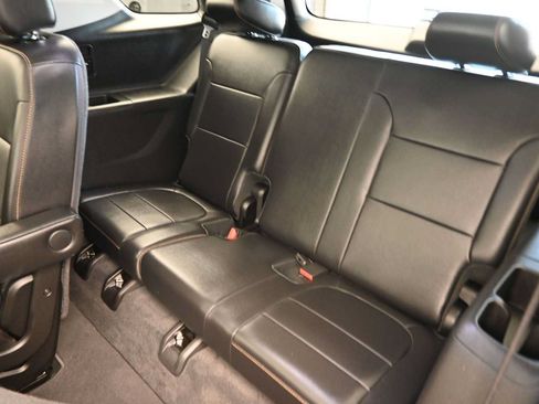 Used 2019 Chevrolet Traverse Premier w/ LPO, Blackout Package AWD/4WD image 25