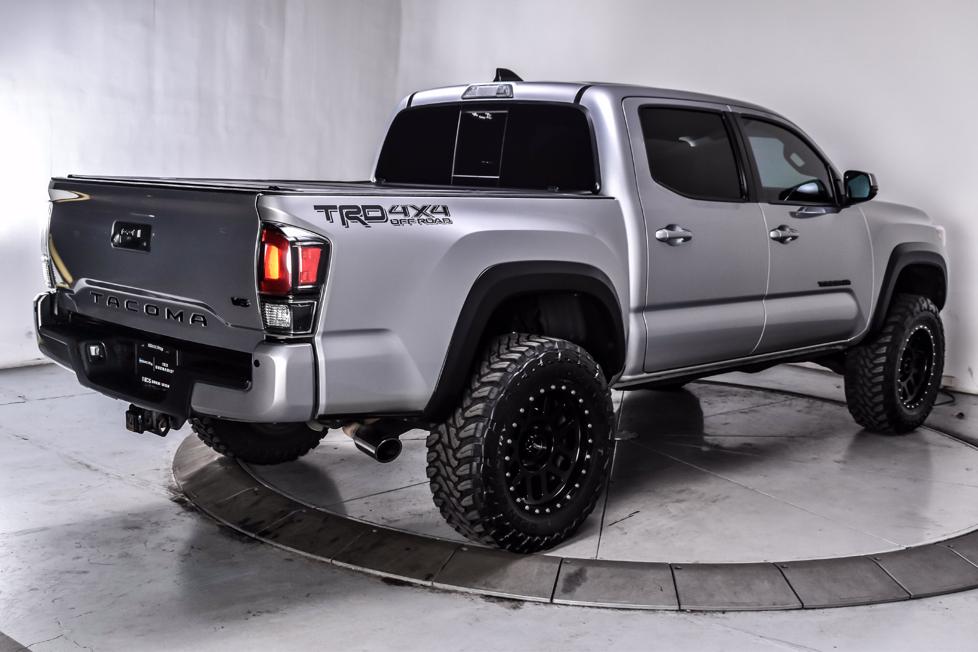 Used 2020 Toyota Tacoma TRD Off-Road w/ Technology Package AWD/4WD image 6