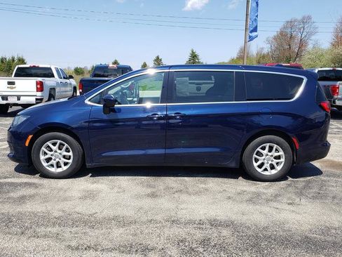 Used 2017 Chrysler Pacifica Touring FWD image 4