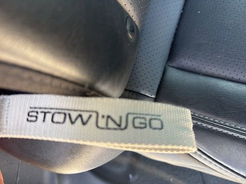 Used 2025 Chrysler Pacifica Select image 20