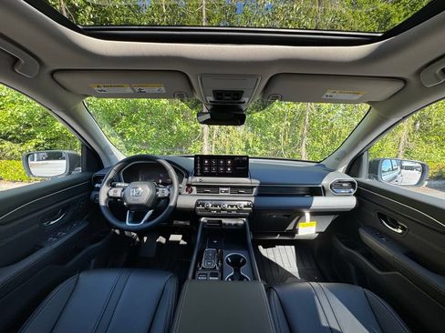 Certified 2026 Honda Pilot Touring image 4
