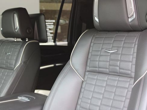 Used 2023 Cadillac Escalade ESV V AWD/4WD image 21