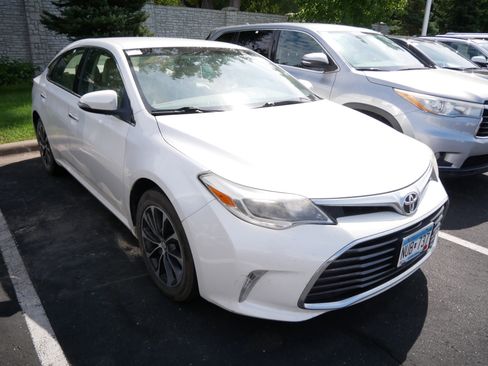 Used 2016 Toyota Avalon XLE FWD image 4
