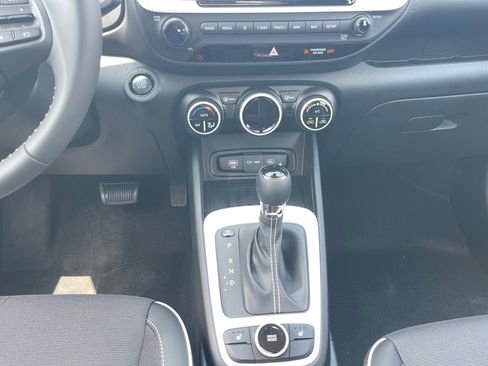 New 2025 Hyundai Venue Limited image 12