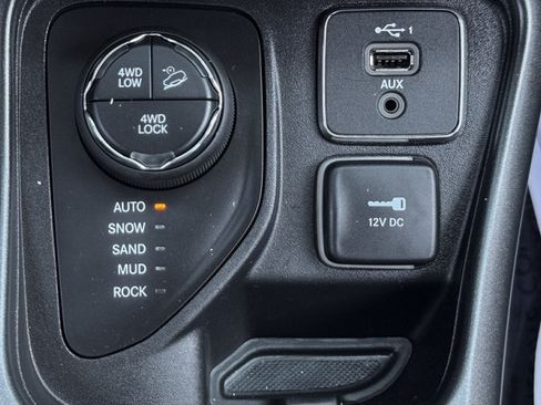 Used 2020 Jeep Compass Trailhawk AWD/4WD image 23