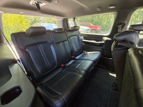 Used 2024 Jeep Wagoneer L Series II w/ Flexible Seating Group AWD/4WD image 18
